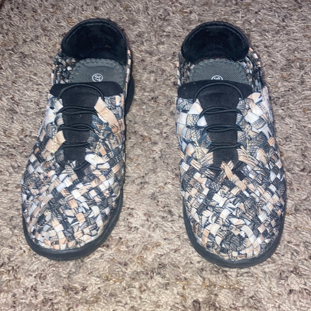 BM Bernie Mev. Tan, Black & White Woven Slip On Sneakers Size 6.5